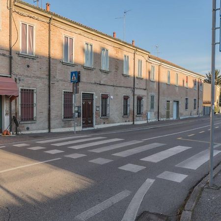 La Dolce Vita Ferrara Bagian luar foto
