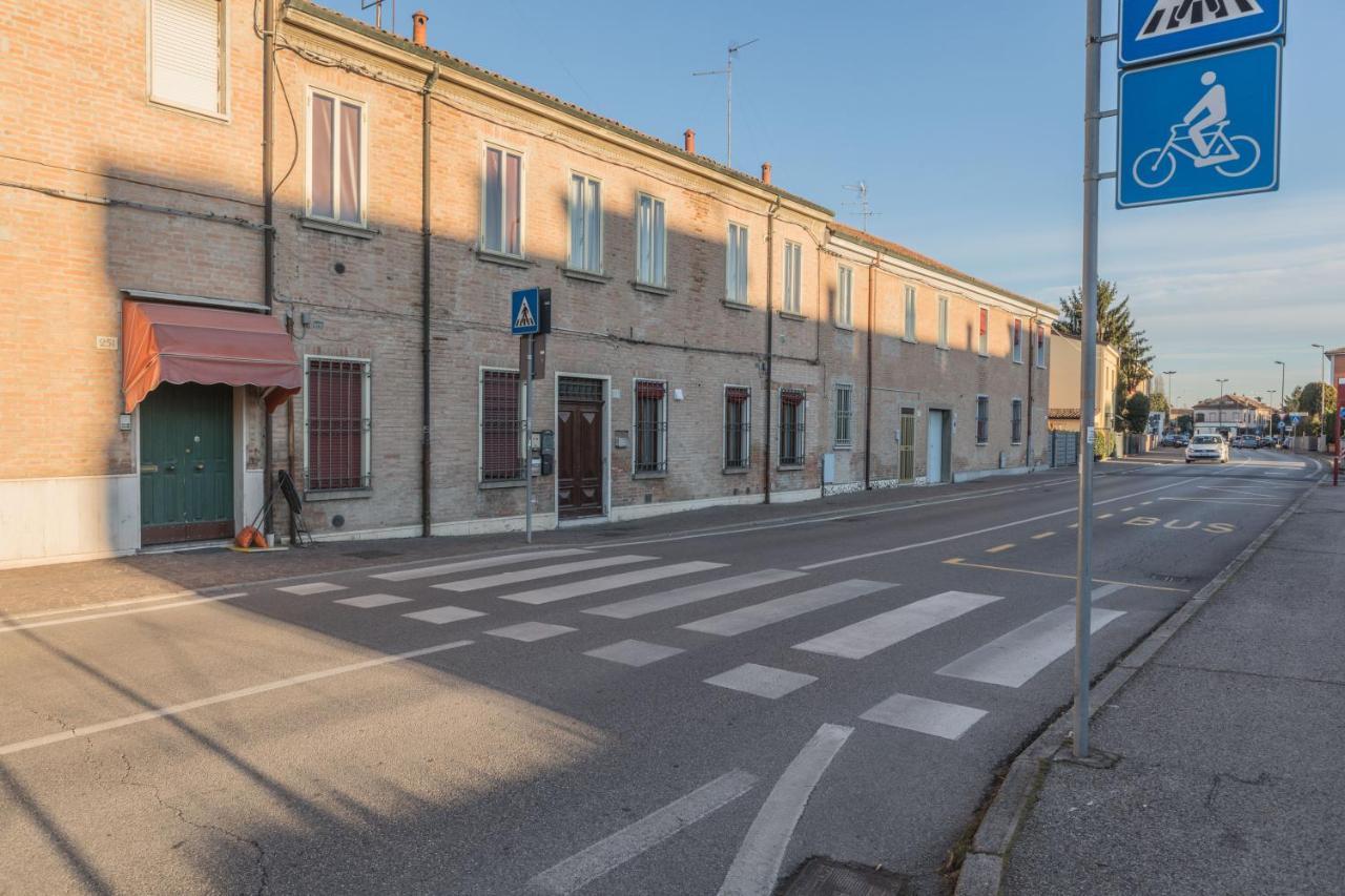 La Dolce Vita Ferrara Bagian luar foto