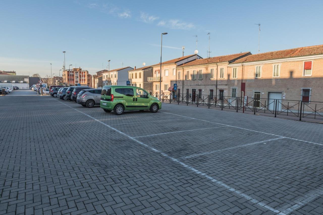 La Dolce Vita Ferrara Bagian luar foto